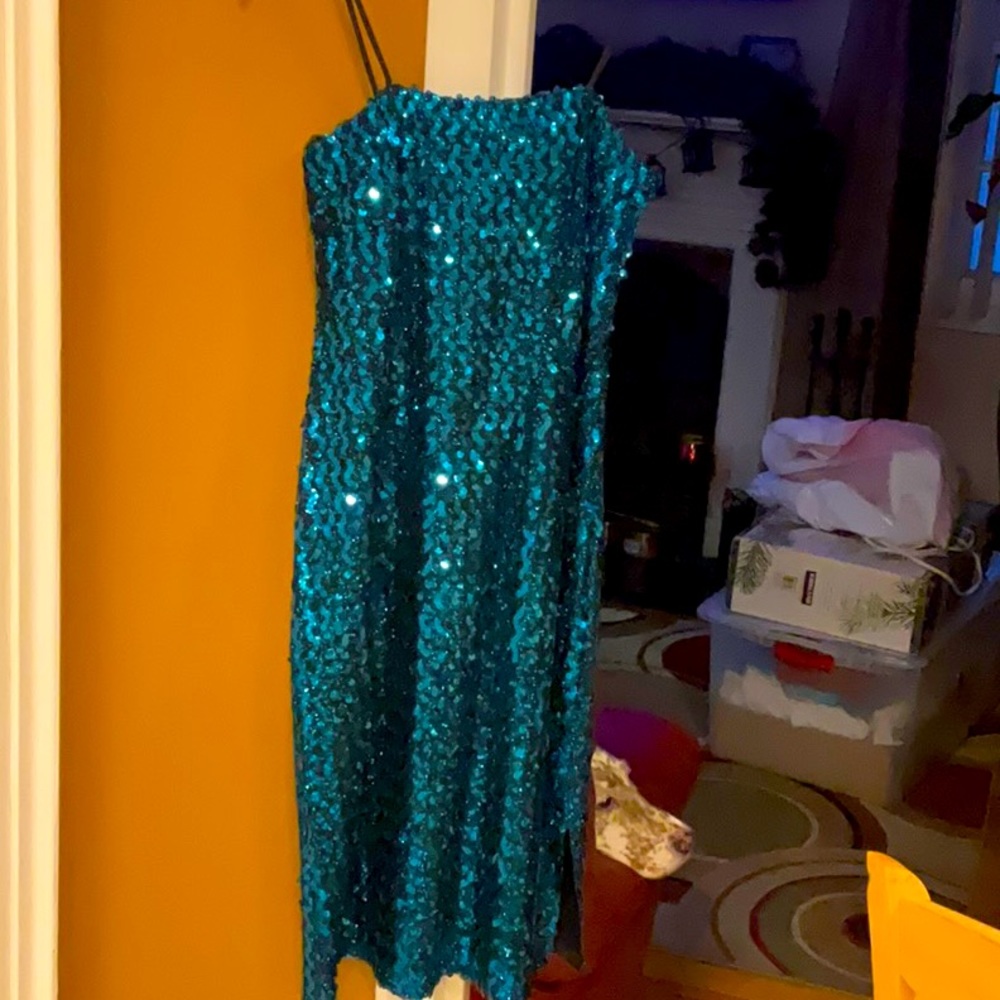 Glenrob beautiful sequins dress vintage worn. 1 time stunning color size 3
